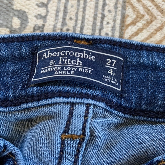 Abercrombie and Fitch low rise ankle jeans - Picture 4 of 4